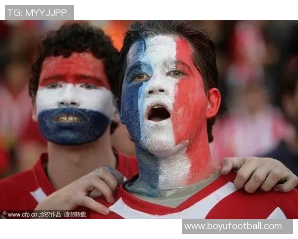 女友现场观战克莱表现失常末节未上场仅得8分失误2次令人失望