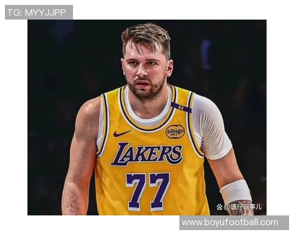 里夫斯盛赞东契奇为最爱队友东契奇幽默回应称其太幼稚不喜欢 里夫斯盛赞东契奇为最爱队友东契奇幽默回应称其太幼稚不喜欢