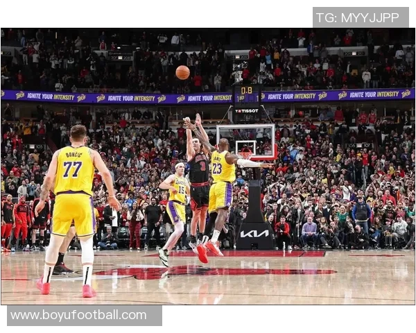 詹姆斯复出后场均上场时间引发争议湖记认为32到33分钟更为合理 詹姆斯复出后场均上场时间引发争议湖记认为32到33分钟更为合理