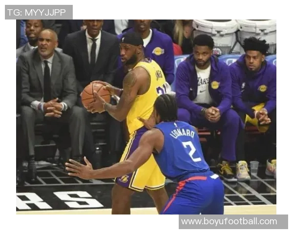 布克谈防守经验与平衡技巧展现自信心态 布克谈防守经验与平衡技巧展现自信心态